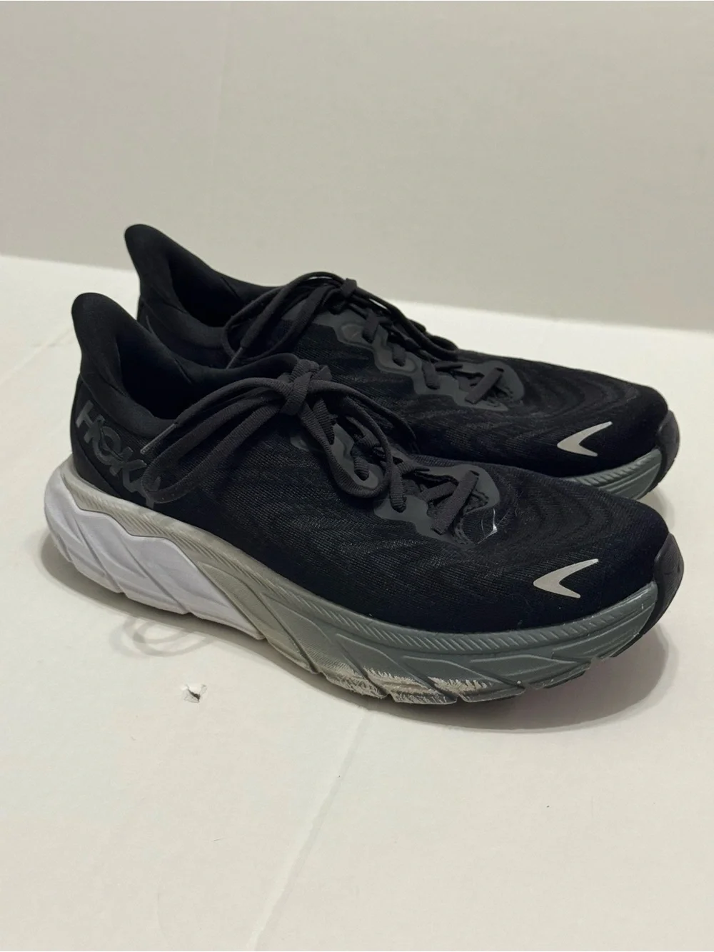 Hoka One One Arahi 6 Women's Running Shoes Black and White Size 9B